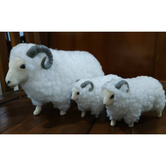 Pajangan boneka domba