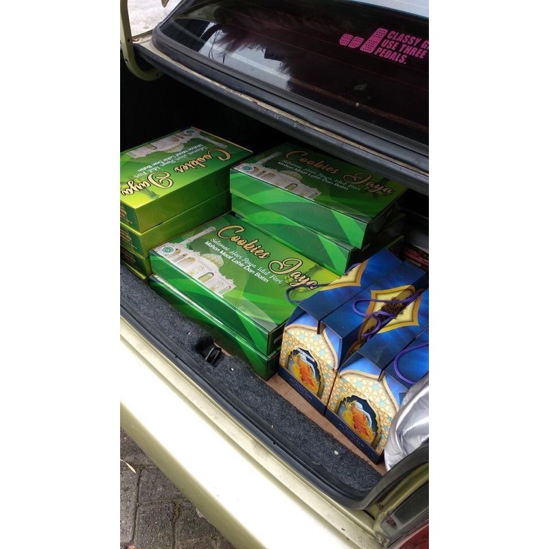 

Paket Kue Lebaran Cookies Jaya