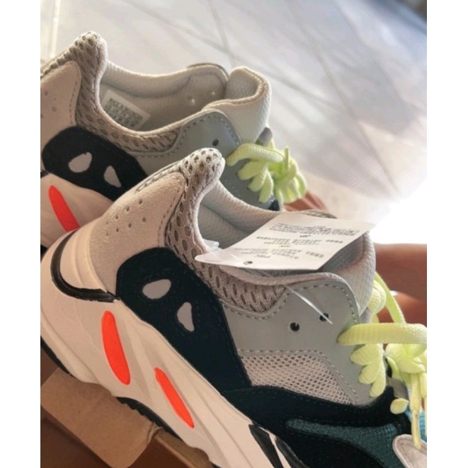 sepatu yeezy bot 700 size 35