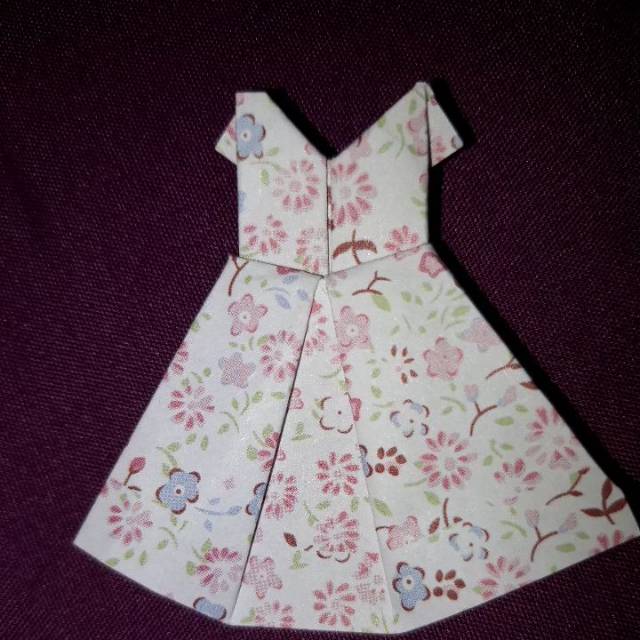 

Kertas origami motif, bentuk gaun wanita