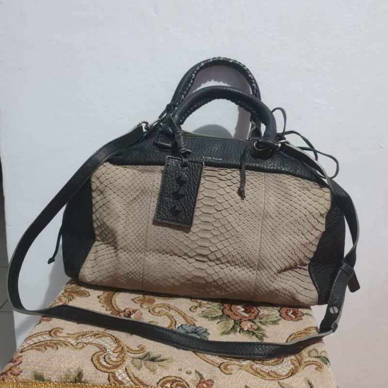 Tas Wanita Rouge & Lounge