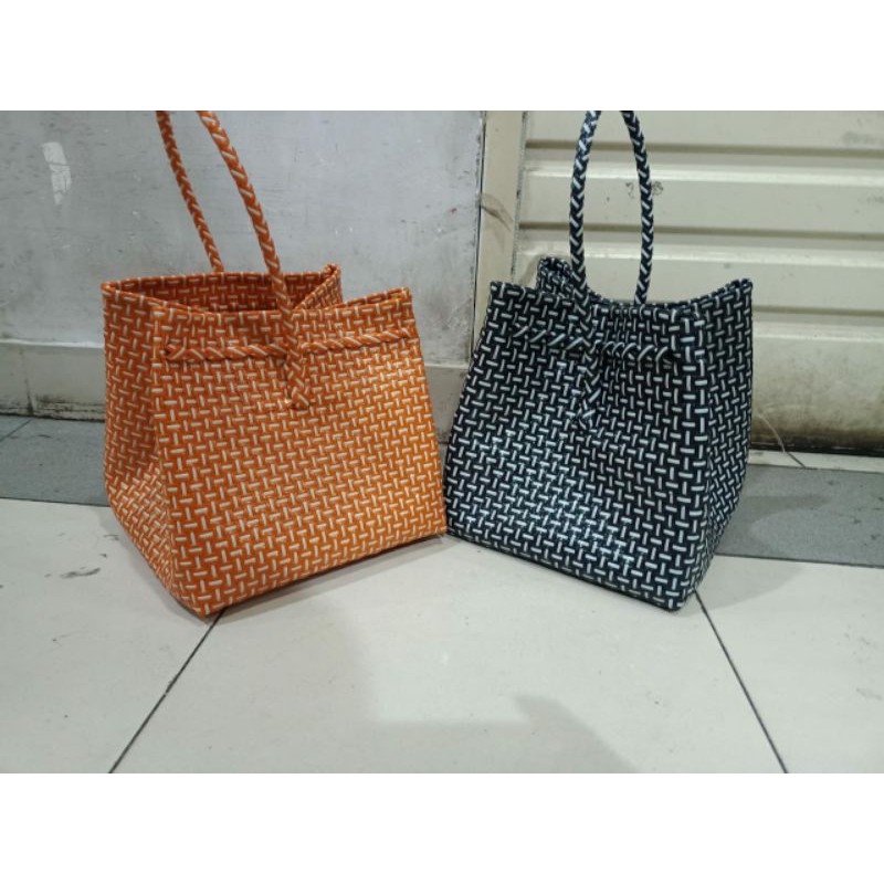 

Tas anyaman model Jali kotak 22 isi 1 pcs termurah