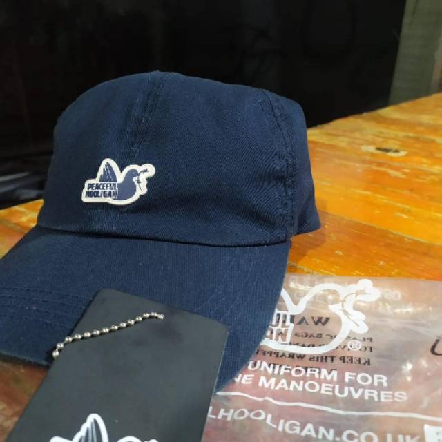 Topi peaceful hooligan