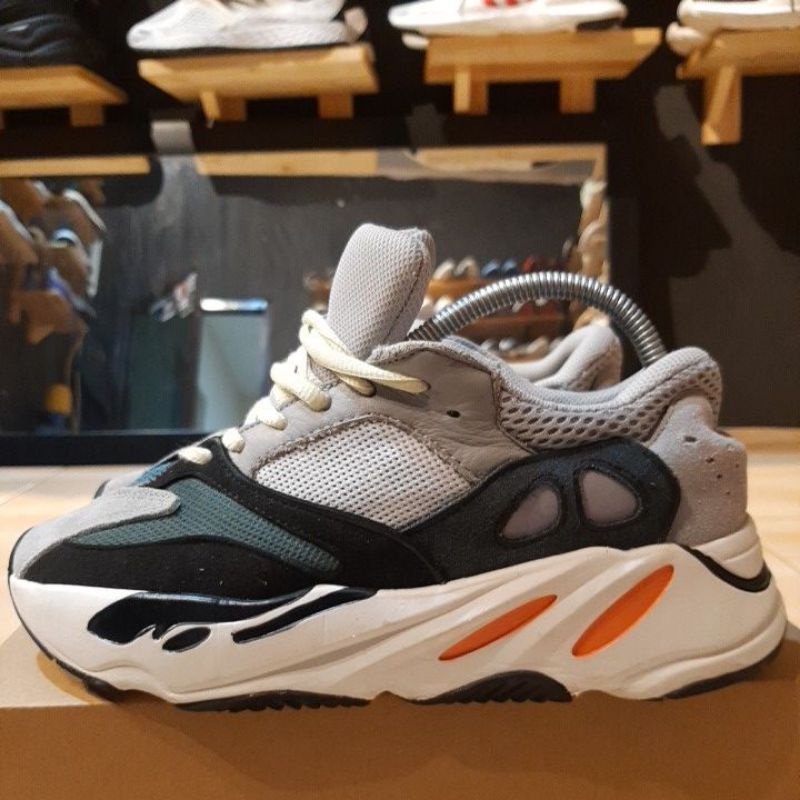 harga yeezy 700 original