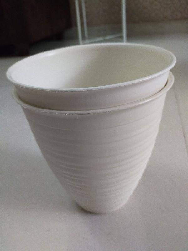 Pot Bunga Plastik Putih Tawon Tirus / Pirus 18 Cm