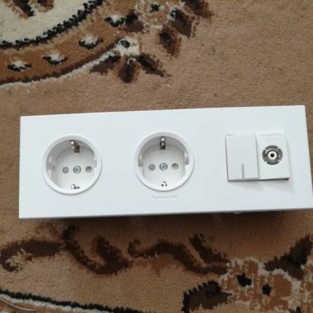 Panasonic White Kombinasi Stop Kontak 2 gang + 1 Saklar Neon & line tv