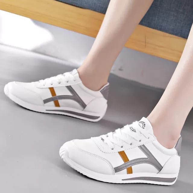 sepatu sneakers wanita model santai fashion