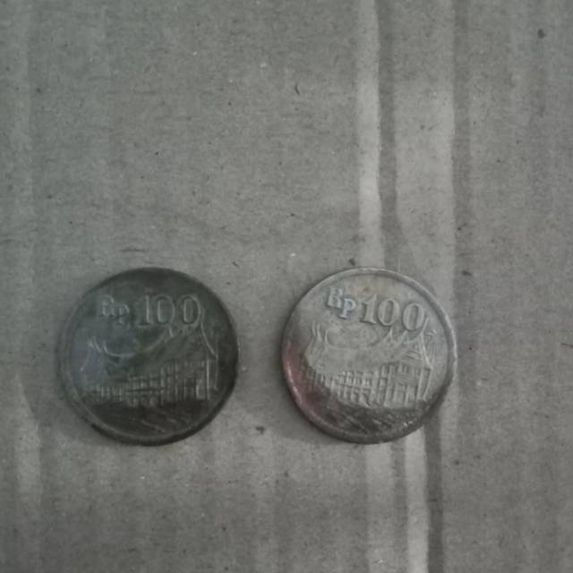 Uang kuno rp 100 bank Indonesia tahun 1973 ... Ready 8 koin.. setuju sama dengan membeli..