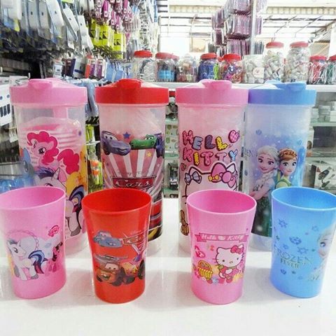 Promo Teko Beranak Karakter Plastik ( 1 Teko + 4 Gelas ) - Botol Minum Tumpuk Unik Elegan