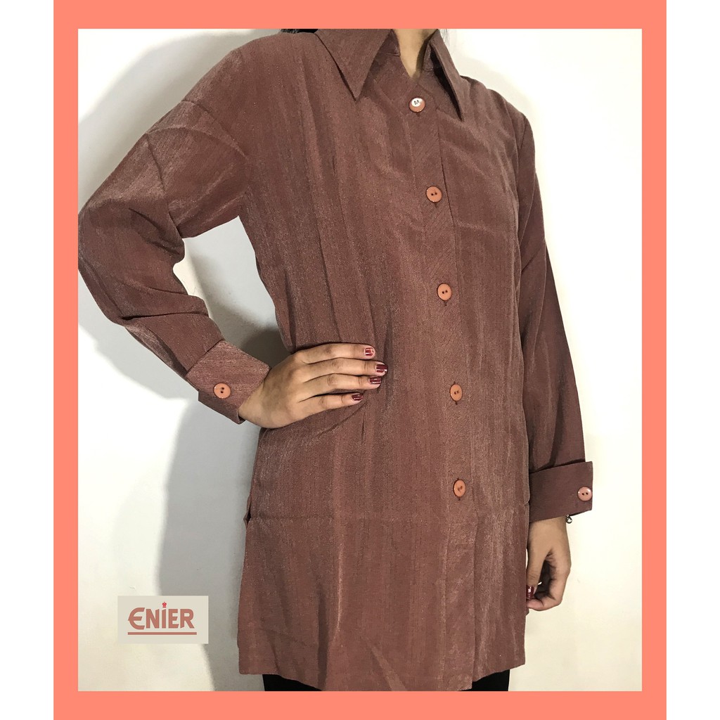 Kemeja Wanita Cewek Casual Lengan Panjang Model Longgar Motif  Garis Polos Warna Merah Maroon - 20