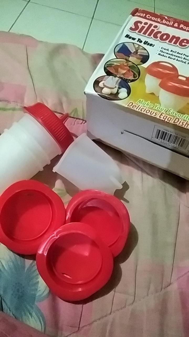Cetakan Telur Rebus Silikon Isi 6 Pcs Silicone Egg Boil - Merah
