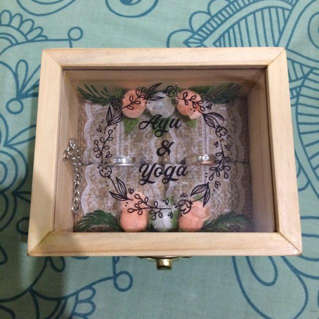Kotak Cincin Kawin Kayu Akrilik (bantalan Burlap) / Wooden Acrylic Wedding Ring Box