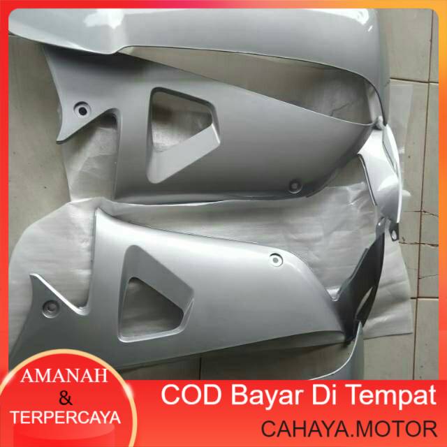 Sayap luar dalam warna silver dan tameng depan warna hitam legshiel tengah supra fit new