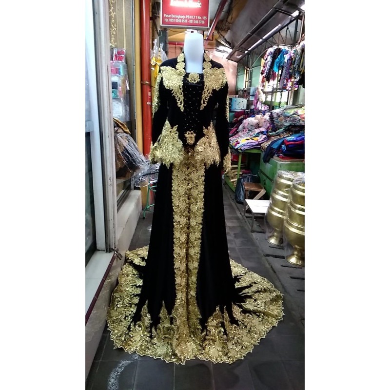 kebaya kutubaru ekor