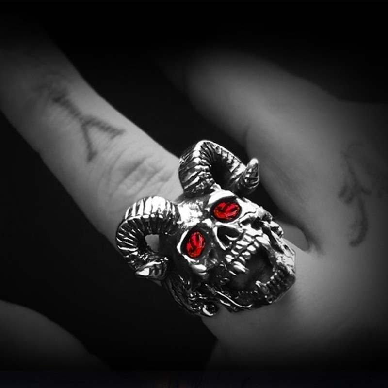 Cincin Desain Tengkorak Setan Aksen Batu Permata Gaya Vintage Gothic Untuk Pria