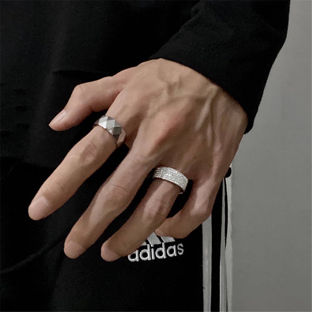1 pcs Fashion Ringan Mewah Stainless Steel Mengkilap Berlian Imitasi Cincin Perak untuk Pria dan Wanita