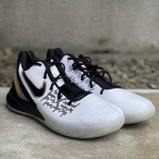 kyrie flytrap white and black