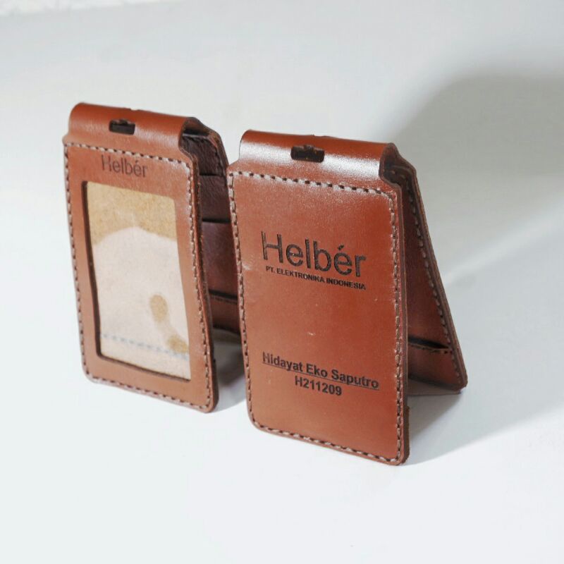 

TBLZ – ID Card Magnet Kulit Asli | Holder Kartu Nama / Identitas | Model Elegan | Cocok untuk Kantor & Event