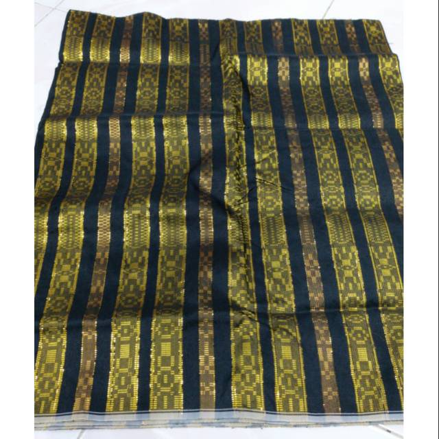 Sarung Sutra Bugis/Sabbe Sengkang.