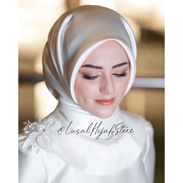 HIJAB LUX Pengantin Polos Satin Silk Square by Adelus