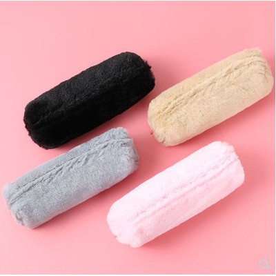

Tempat Pensil Bulu Halus Lembut Furry