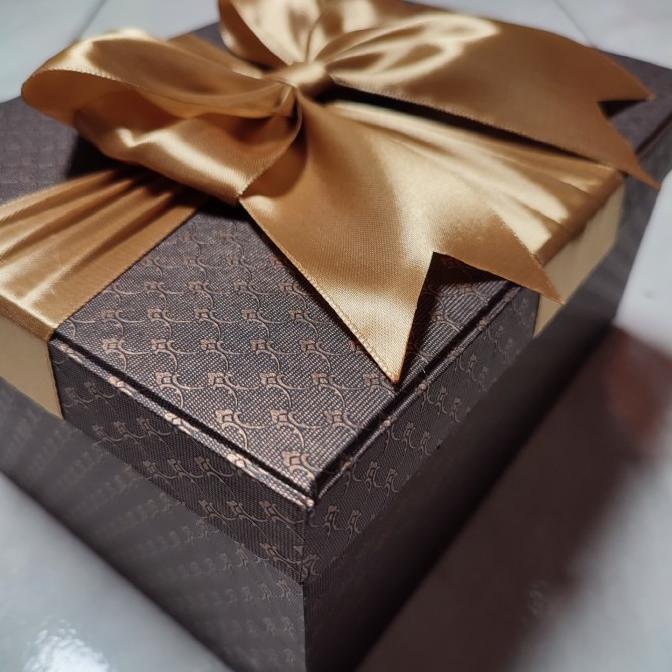 

[COD] KOTAK HADIAH KADO HAMPERS Custom Ukuran Pilih Warna Volume Berat 4 kg [COD]