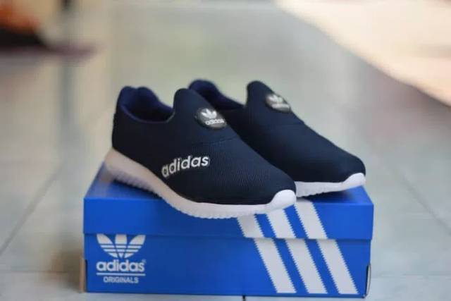 SEPATU ADIDAS SLIP ON PRIA SANTAI /SEPATU SANTAI PRIA SLIP ON ADIDAS / NAVY