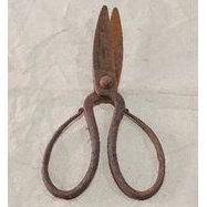 

Gunting Jadul Zaman Dulu. Panjang 8" - 8,5". Made in Indonesia.