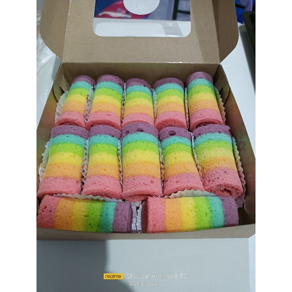

Bolu Gulung Rainbow