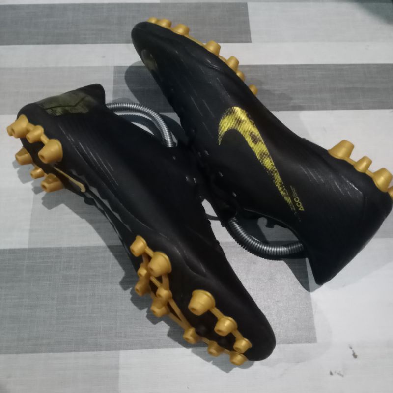 sepatu bola bekas second