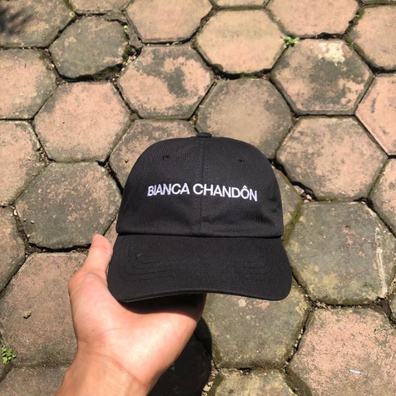 topi second import Bianca Chandon