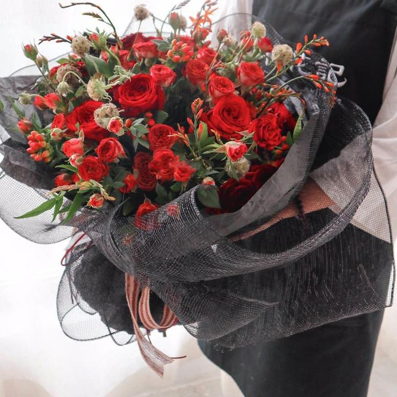 

Terlaris MYSTYLE KERTAS BUNGA JALA POLYNET ROLL 53 CM X 731 CM PW/FLOWER WRAP/PEMBUNGKUS BUNGA WATERPROOF