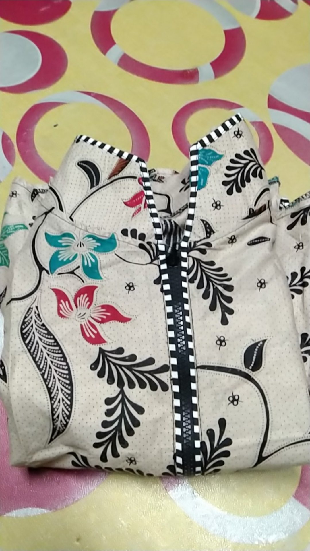 Tunik Batik Varian Motif Modern Kekinian Seragam Kantoran Atasan Wanita Tidak Ketinggalan Zaman