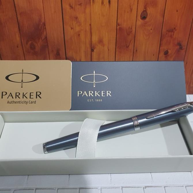 

Pulpen Parker IM New Blue Grey CT Roller Ball Free Grafir Nama