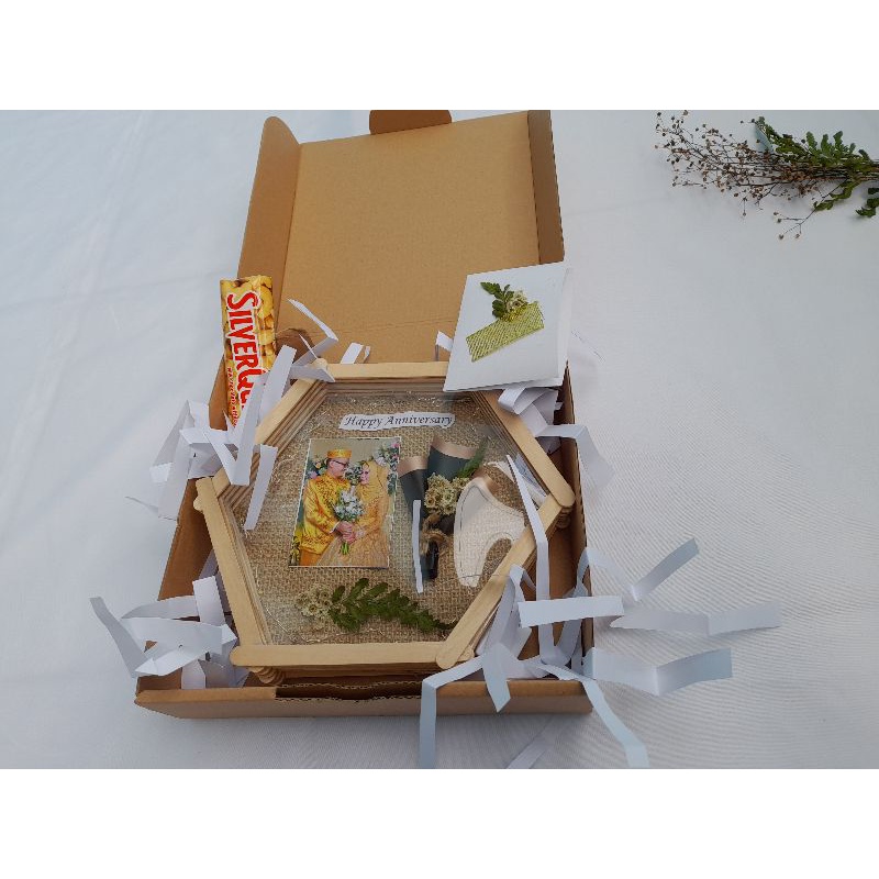 Frame diagonal stick es cream, hadiah wedding, graduation, happy birthday dll