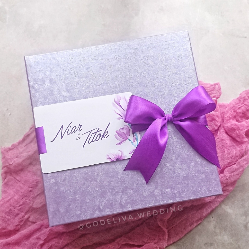 

Box kosong/hadiah ulang tahun/pernikahan/bestman bridesmaid /FREE name card & pita