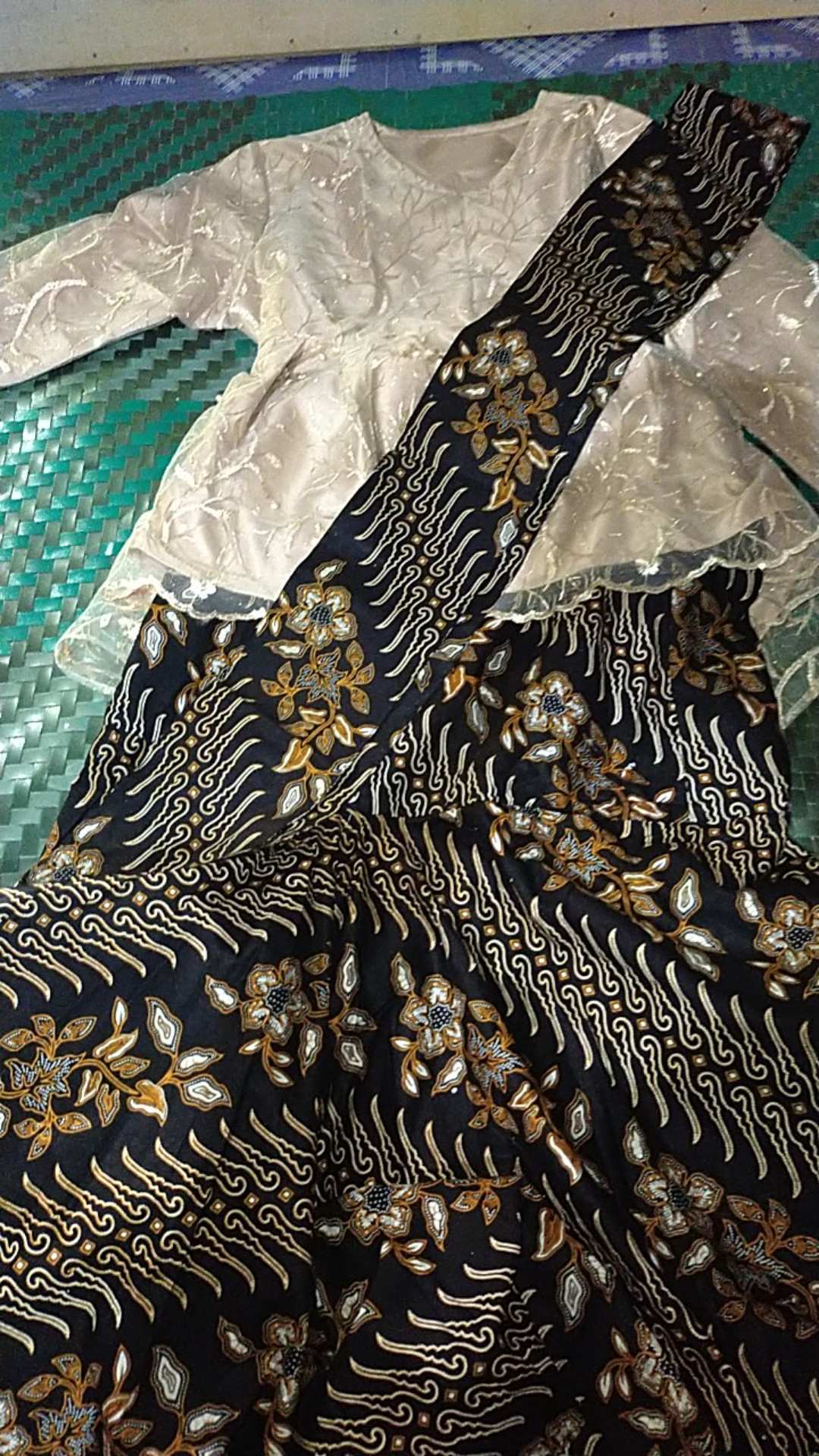 Maura Couple - Sania Ruffle Batik Couple Ori Ndoro Jowi Garansi Termurah Shopee - Batik Solo Prilly