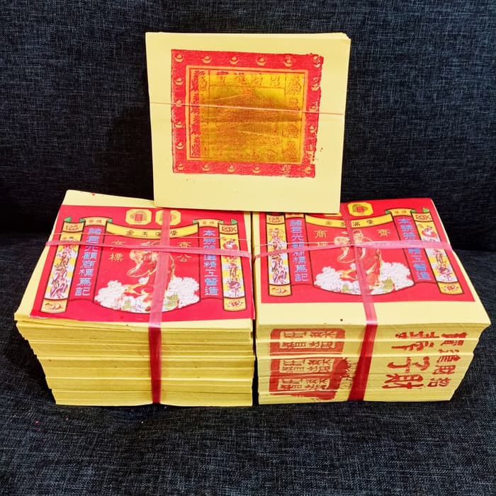 

Order Langsung kertas sembahyang ci kong ( emas besar ) 1 ikat isi 6 karet kecil terbaik