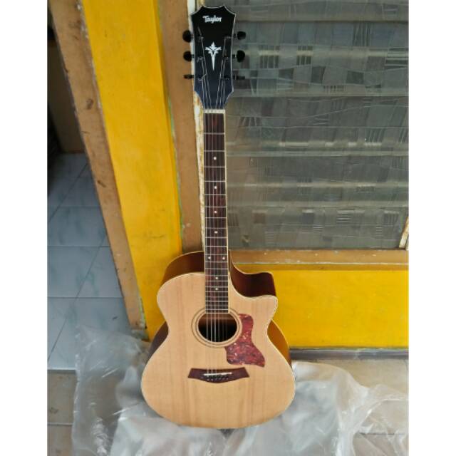 Gitar taylor custom