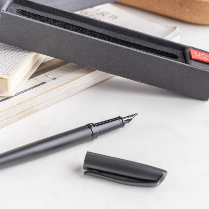 

PROMO UCHII Exclusive Fountain Signature Pen | Pulpen / Pena Tinta Isi Ulang/PULPEN GEL/PULPEN LUCU/PULPEN 1 PACK/PENSIL WARNA/PENSIL 2B/PENGHAPUS JOYKO/PENGHAPUS LUCU/RAUTAN PENSIL PUTAR/RAUTAN ELEKTRIK/SPIDOL WARNA/SPIDOL PERMANEN/SPIDOL