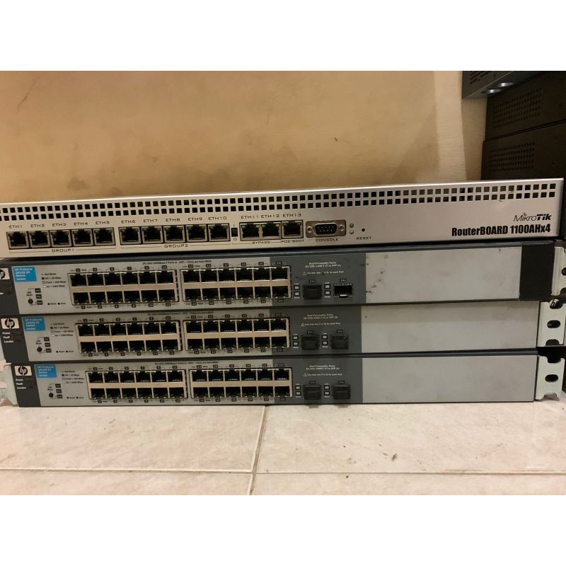 1 Router dan 2 switch 16 port