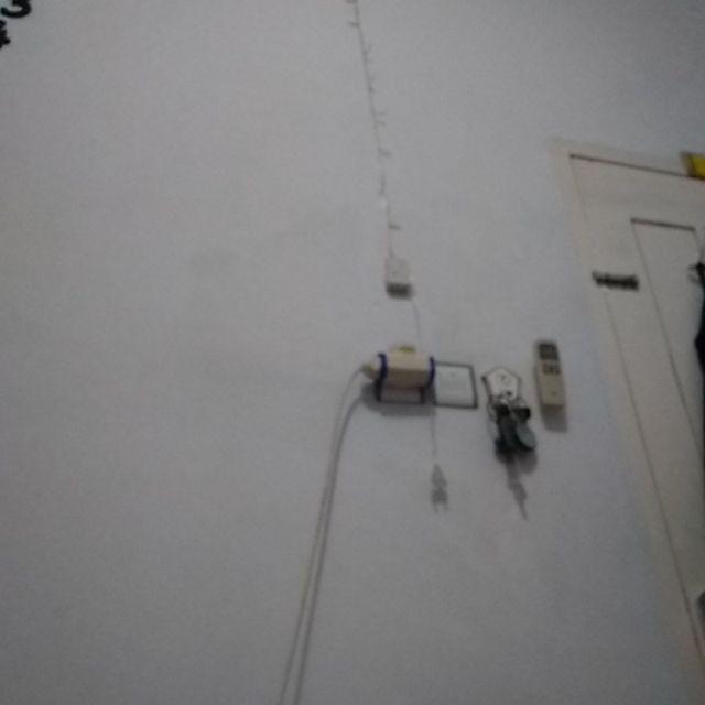 Fantacy.id Gantungan Remote Tv Ac Dvd Dengan Perekat Dinding Remote Hanger Kait Remote 2 Pasang