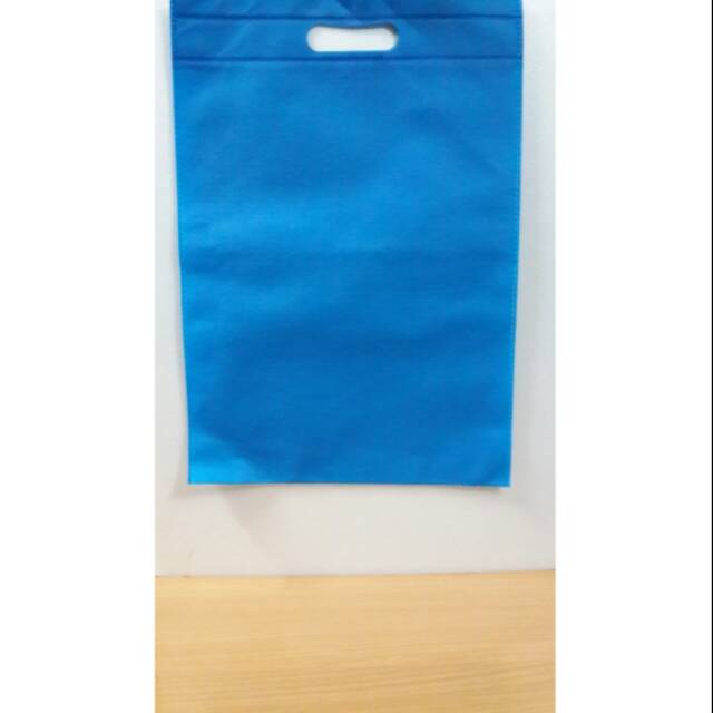 

Tas goodie bag bahan spunbond cutting die plong uk 42x30 cocok untuk gathering, seminar