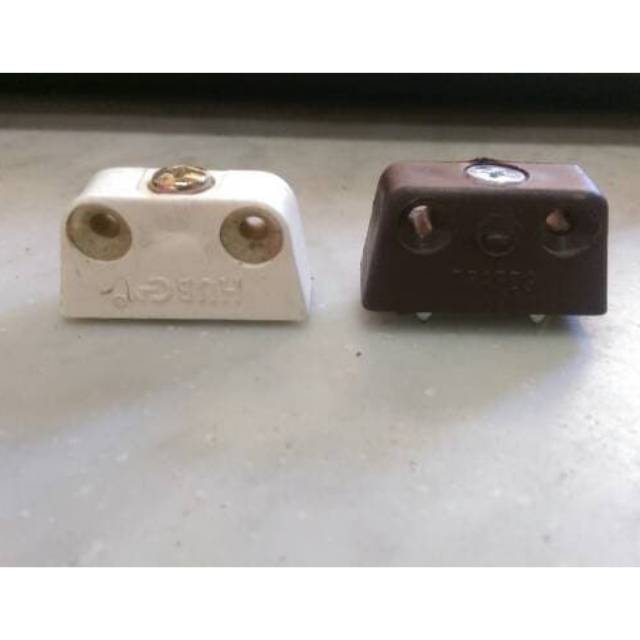 TRAPES AMBALAN LEMARI PUTIH COKLAT