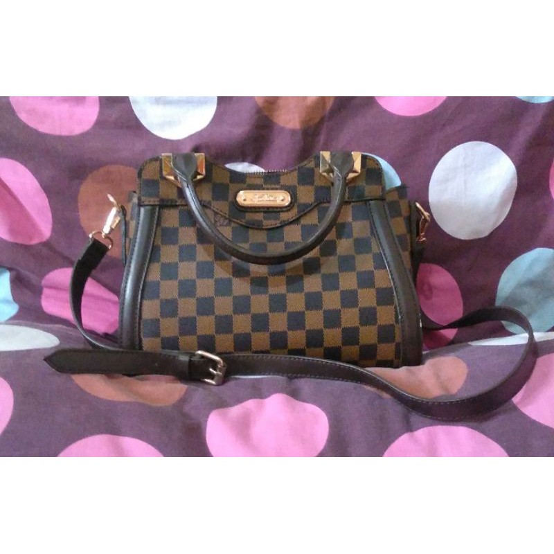 PRELOVED TAS SELEMPANG LV KOTAK