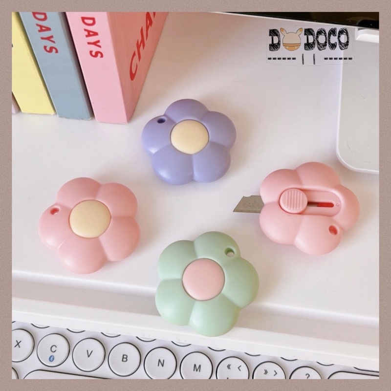 

Cutter Mini Lucu Motif Bunga Awan Untuk Buka Paket - AT01
