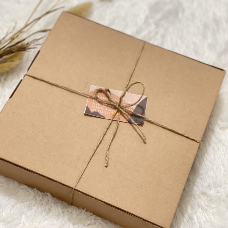 

box hampers / tambahan box hampers / isinya sesuai dengan permintaan