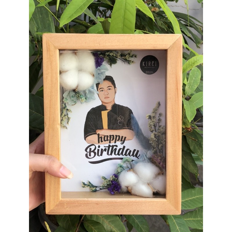 kado custom frame dengan bunga kering