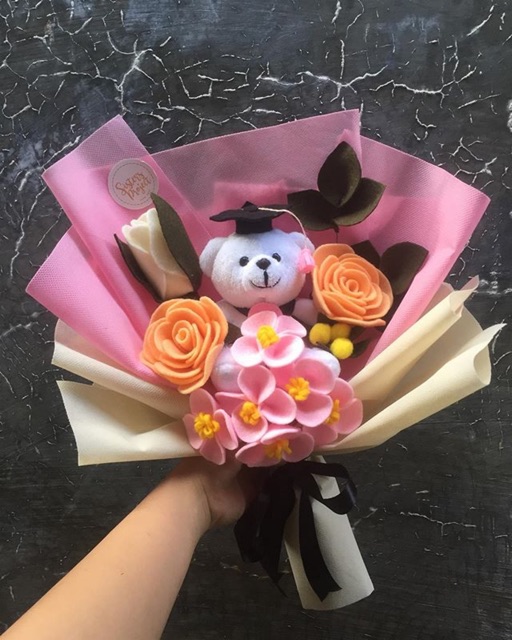 Graduation doll buket