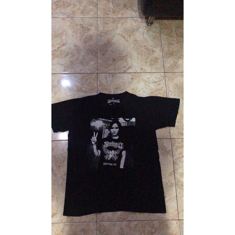 borongan Tshirt vans size s euro & Tshirt raisa x seringai size m